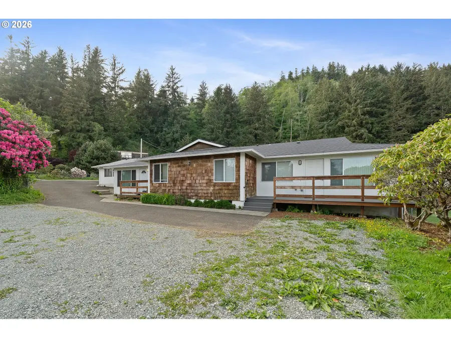 1109 Acacia Ave, Garibaldi, OR 97118 - #3