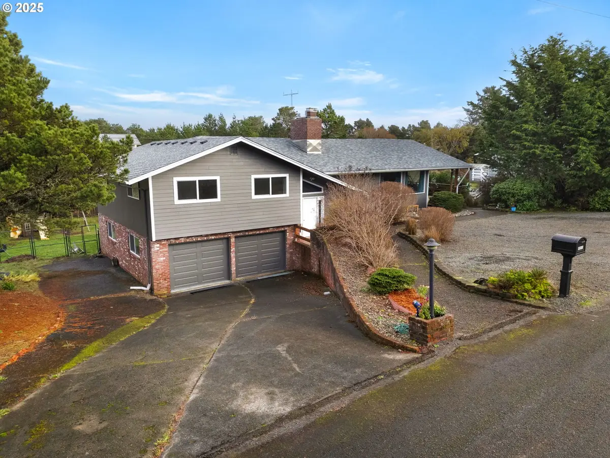 89655 Sea Breeze Dr, Warrenton, OR 97146 - Image #1