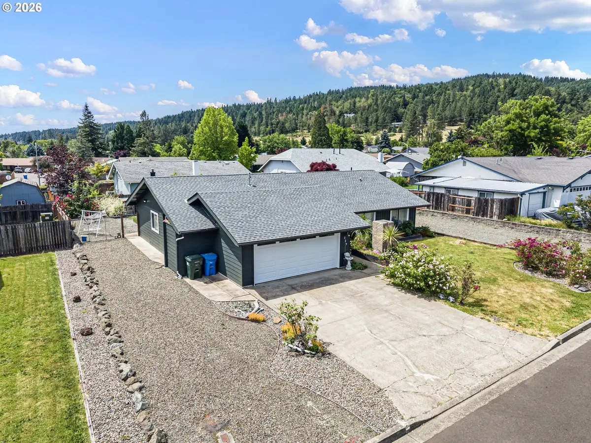 229 N Grove Ln, Sutherlin, OR 97479 - #1