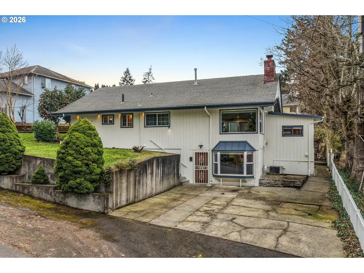 1215 NE 157th Ave, Portland, OR 97230 - #1