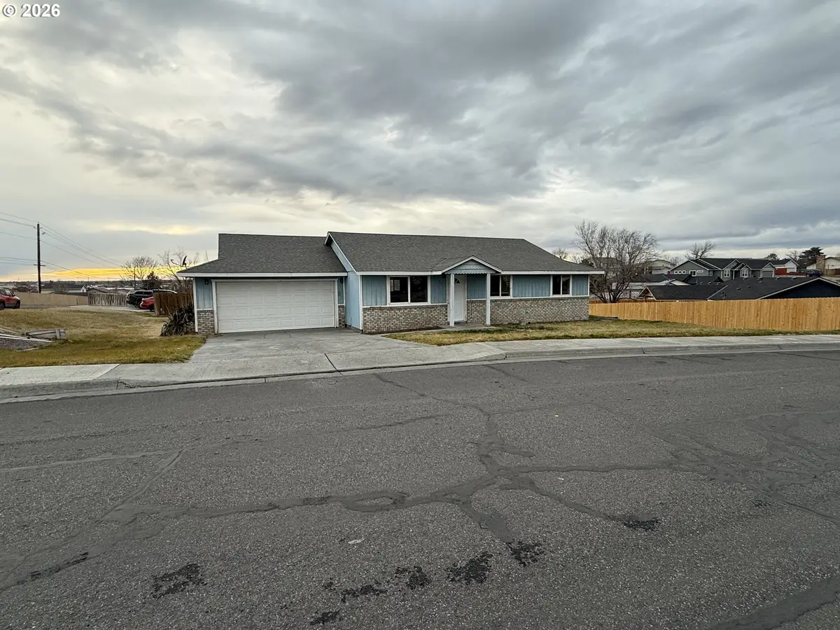 70 NE Alora Dr, Hermiston, OR 97838 - Image #1