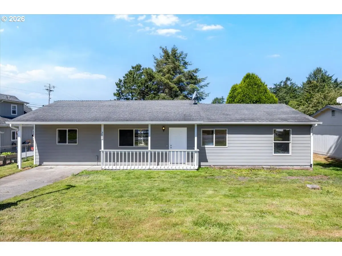 807 N 2nd St, Brookings, OR 97415 - #1