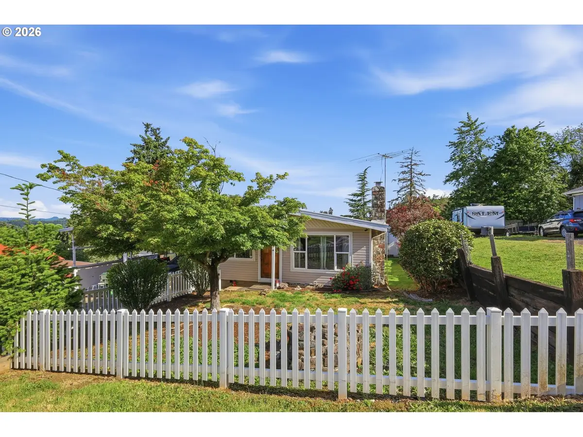 1604 E Taylor Ave, Cottage Grove, OR 97424 - #1