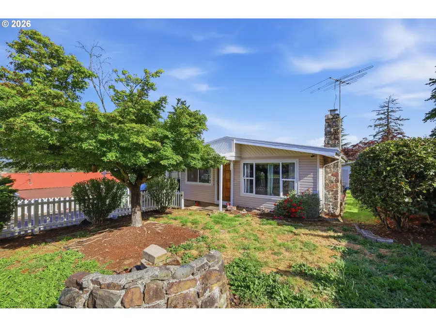 1604 E Taylor Ave, Cottage Grove, OR 97424 - #2