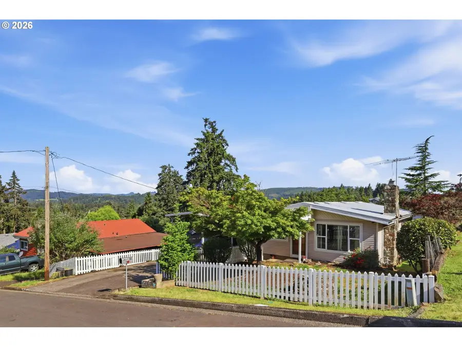 1604 E Taylor Ave, Cottage Grove, OR 97424 - #3