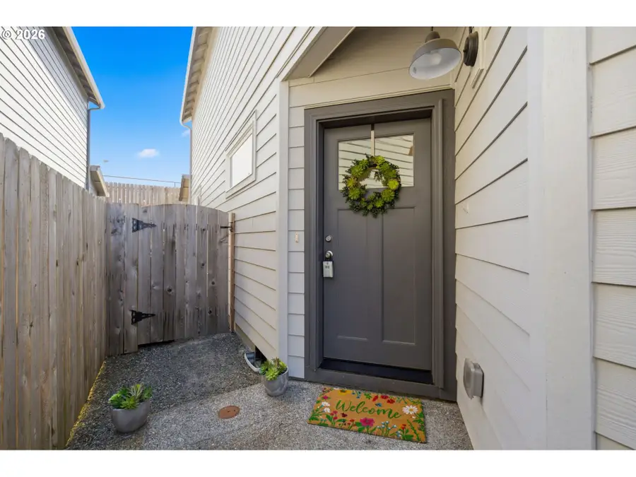 1036 N Auburn Pl, Ridgefield, WA 98642 - #3