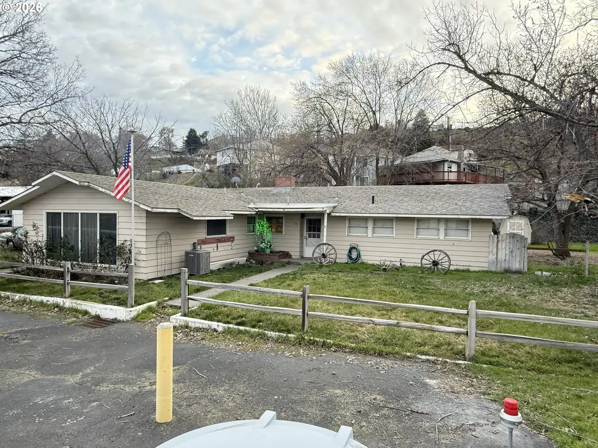 725 Cottonwood St, Arlington, OR 97812 - #1