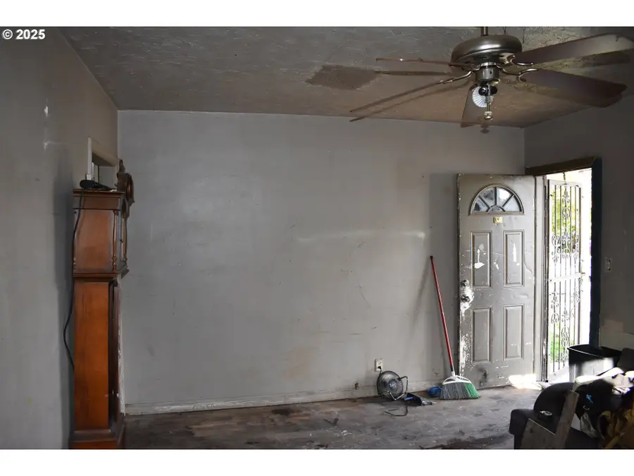 207 SW 4th Ave, Kelso, WA 98626 - Image #2