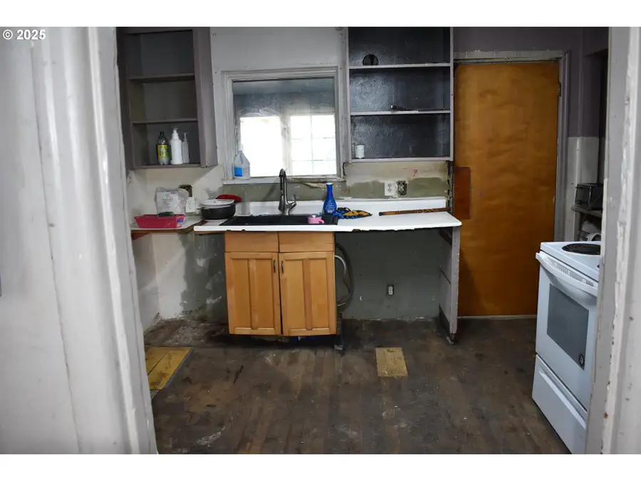 207 SW 4th Ave, Kelso, WA 98626 - Image #3