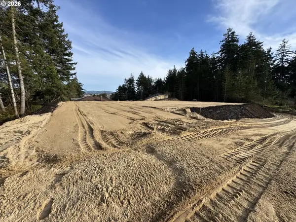 2588 Montana St, NorthBend, OR 97459