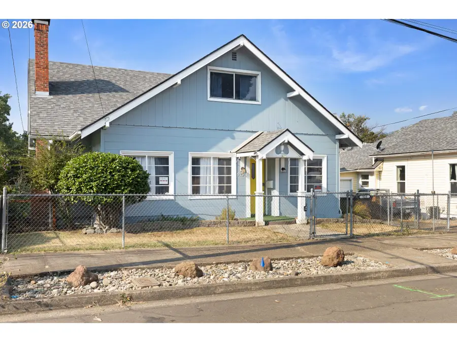 523 SE Rice Ave, Roseburg, OR 97470 - #3