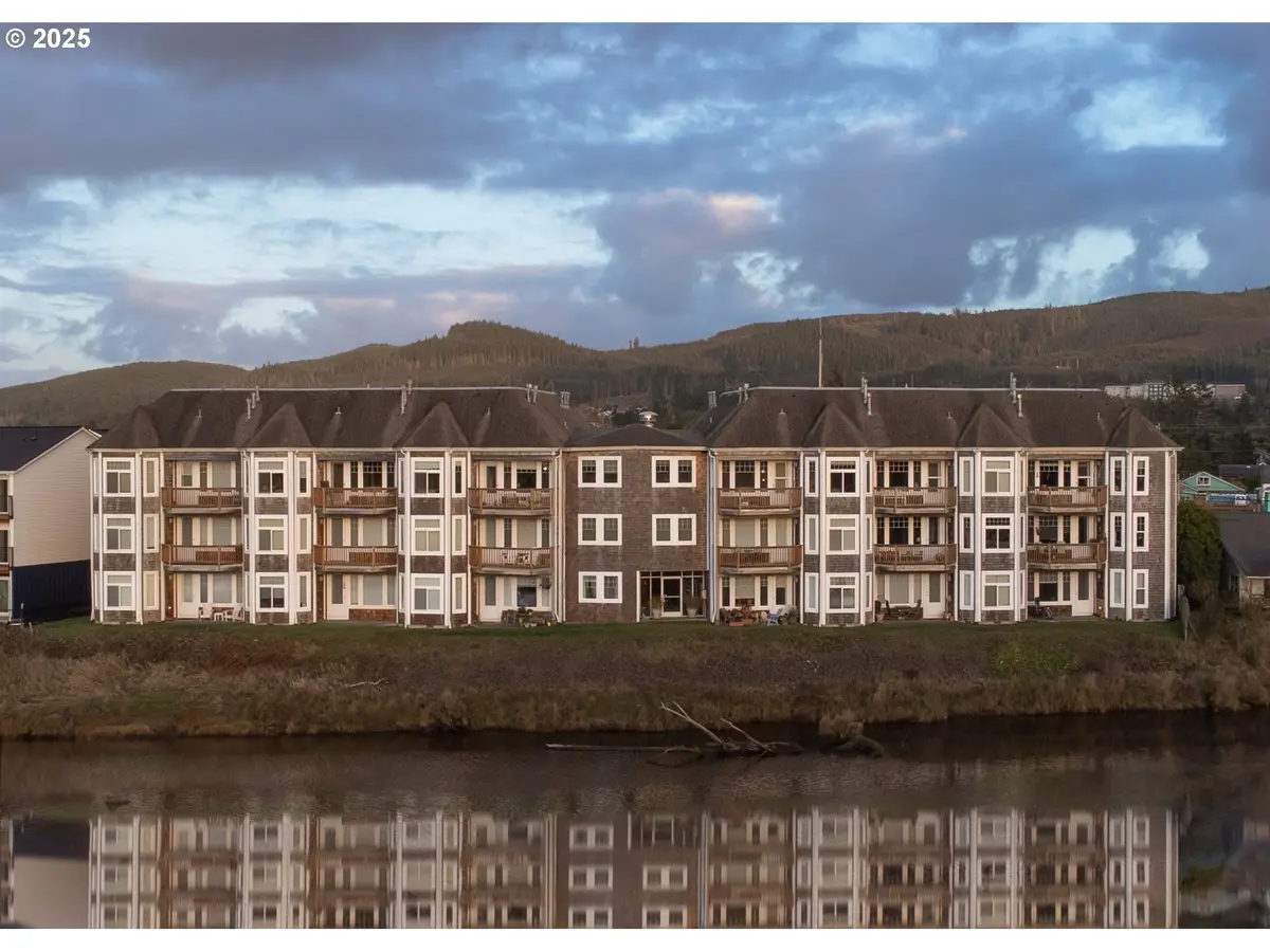 1108 S Holladay Dr #14, Seaside, OR 97138 - Image #1