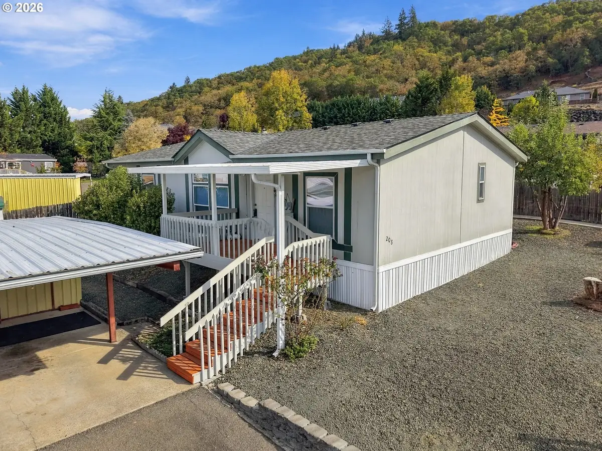 208 Zachary Dr, Roseburg, OR 97470 - #1
