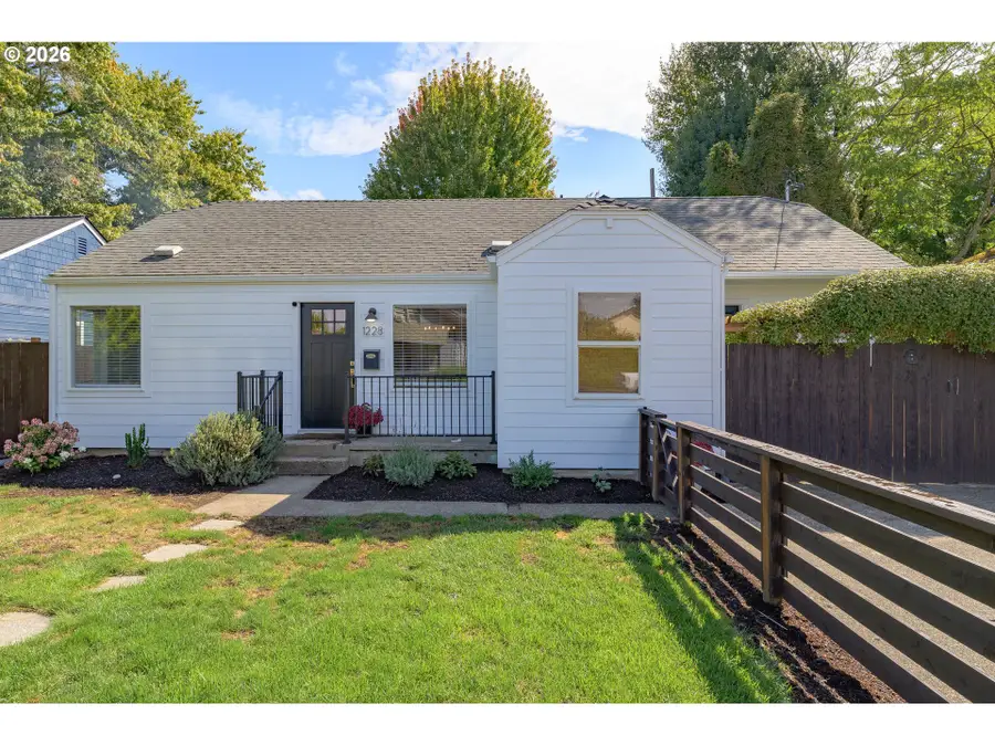 1228 NW Cedar St, McMinnville, OR 97128 - #2