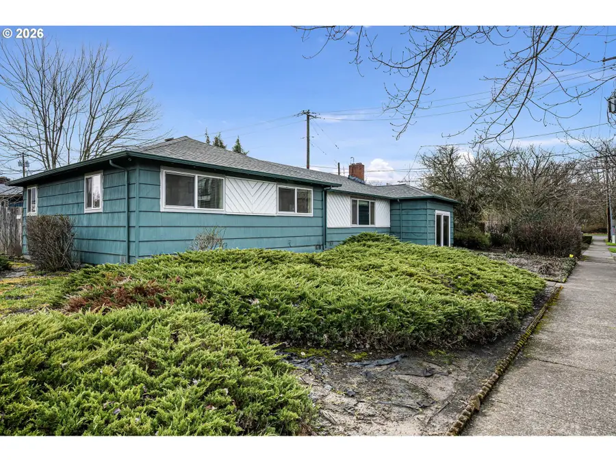 790 E 32nd Ave, Eugene, OR 97405 - #2