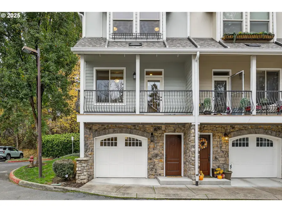 2052 NE 49th Way #4-H, Hillsboro, OR 97124 - Image #2