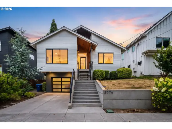 2076 NE Morgan St #A, Portland, OR 97211