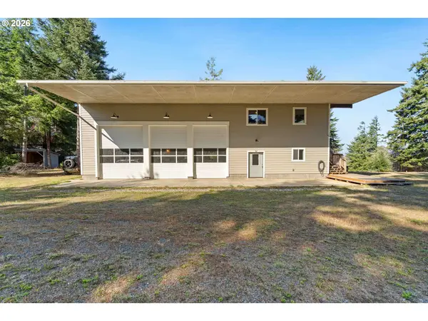 56227 Wisteria Dr, Bandon, OR 97411