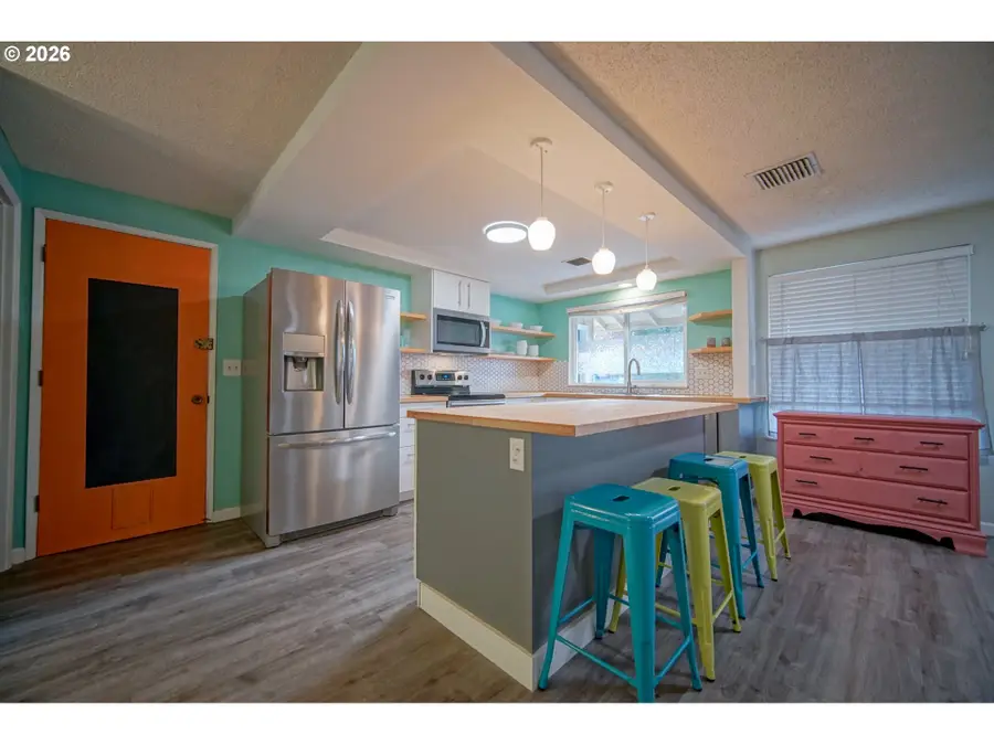 3709 Kevington Ave, Eugene, OR 97405 - #2