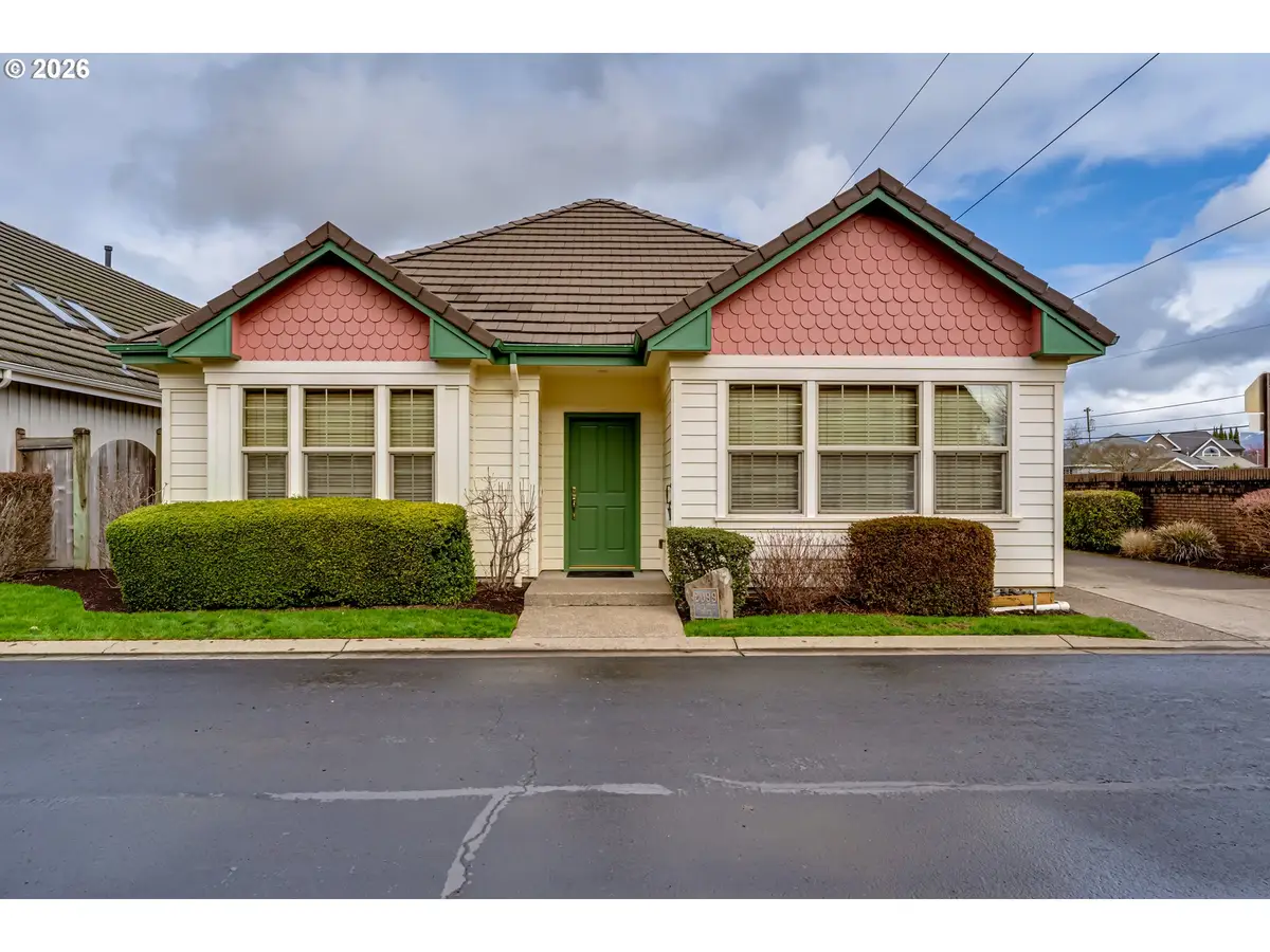 2099 Lake Shore Dr, Eugene, OR 97408 - #1