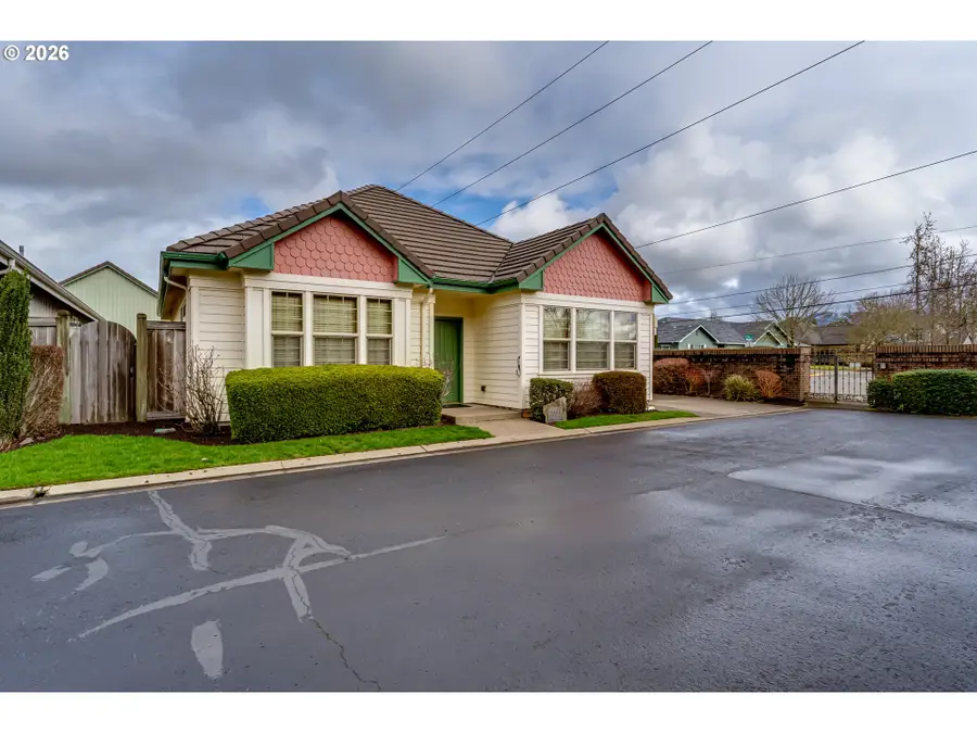 2099 Lake Shore Dr, Eugene, OR 97408 - #3