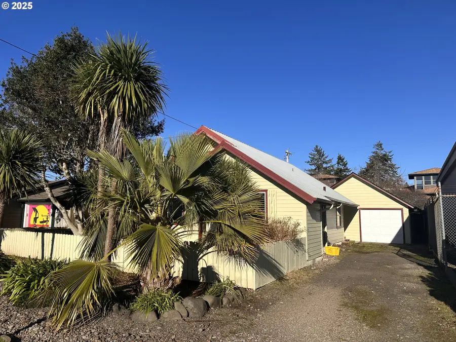 1335 7th St, Florence, OR 97439 - Image #2