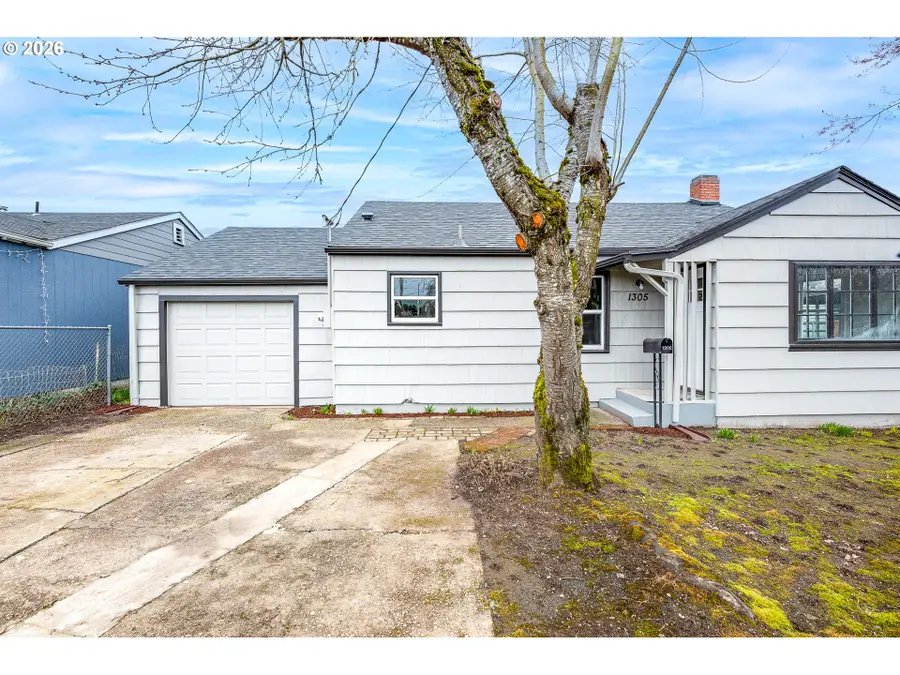 1305 S 2nd St, Lebanon, OR 97355 - #3