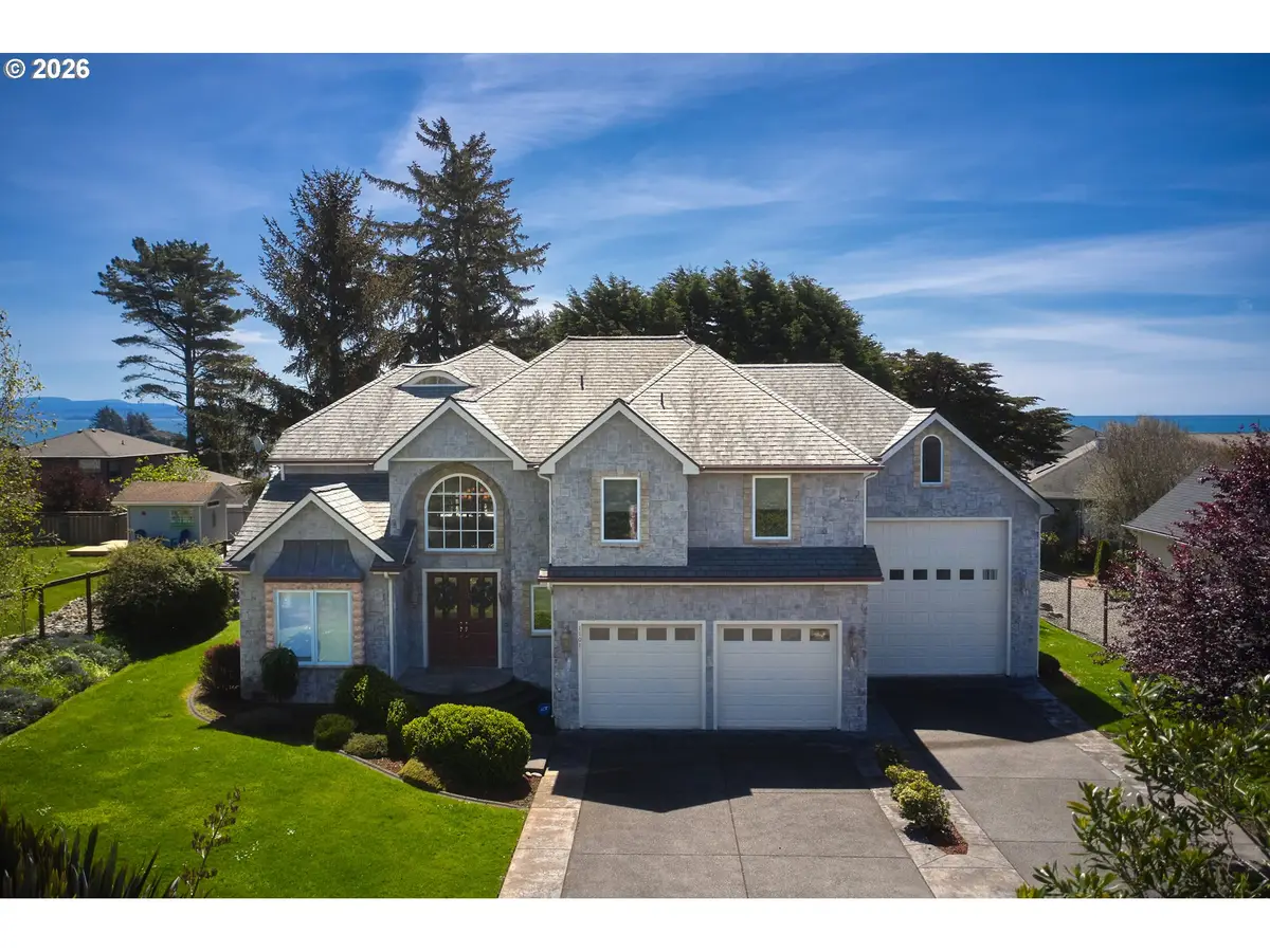 1101 Byrtus Pl, Brookings, OR 97415 - #1
