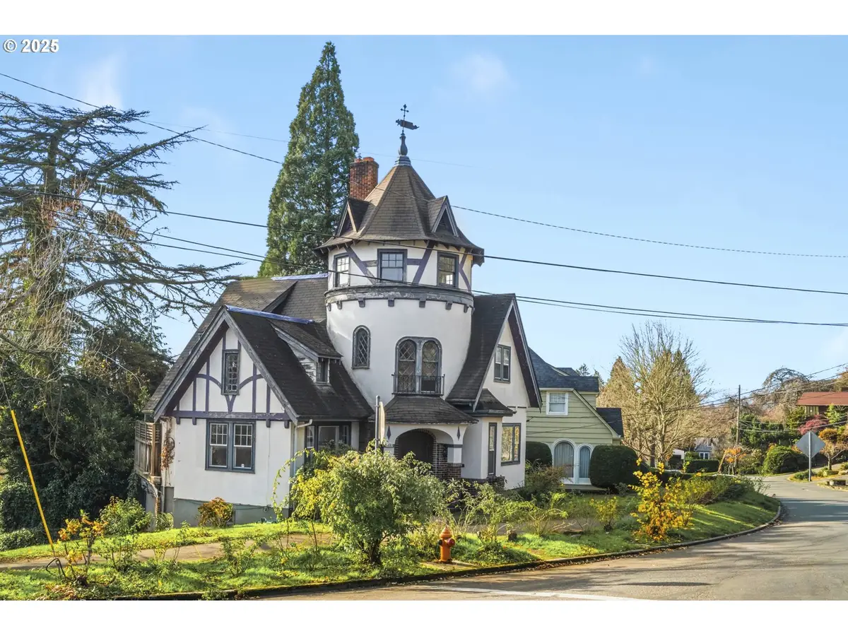 3880 NE Wistaria Dr, Portland, OR 97212 - Image #1