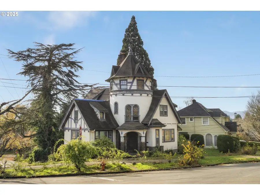 3880 NE Wistaria Dr, Portland, OR 97212 - Image #2