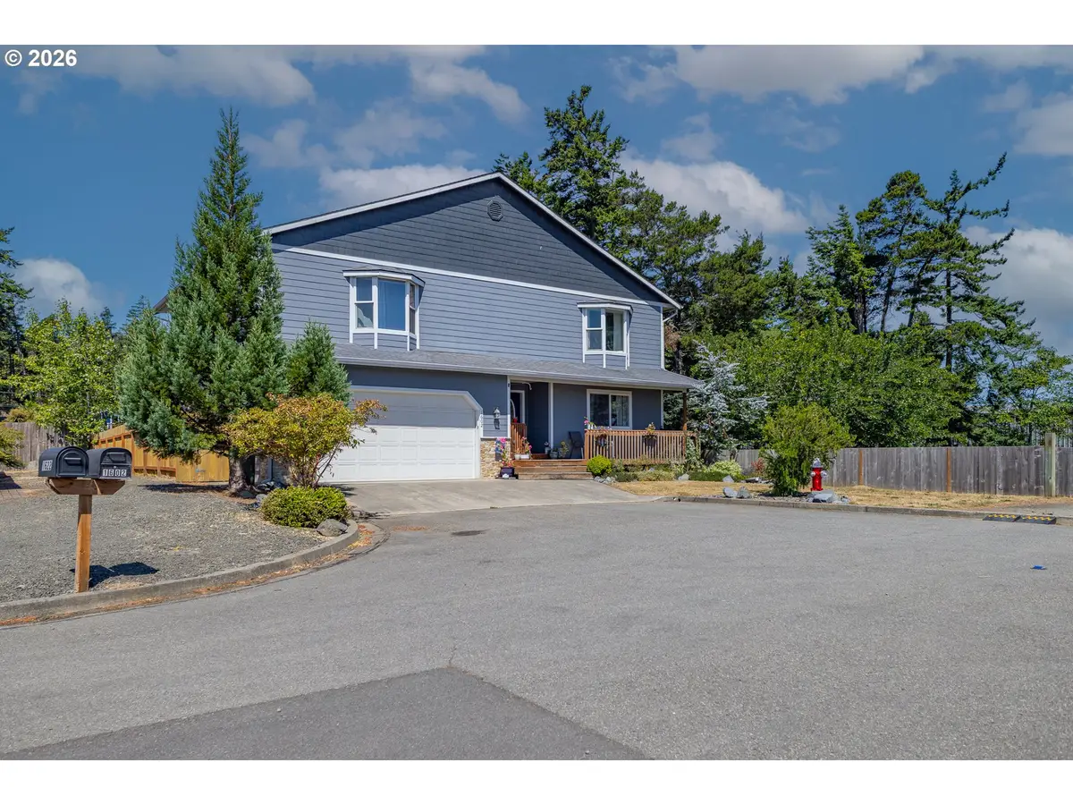 1602 Ash St, North Bend, OR 97459 - #1