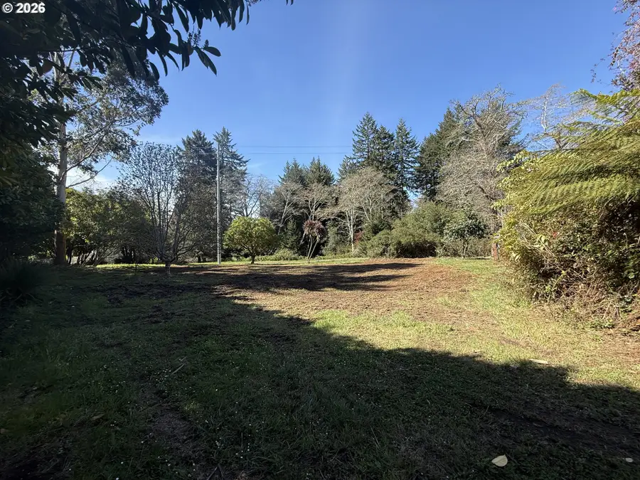 1300 Hampton Rd, Brookings, OR 97415 - #2