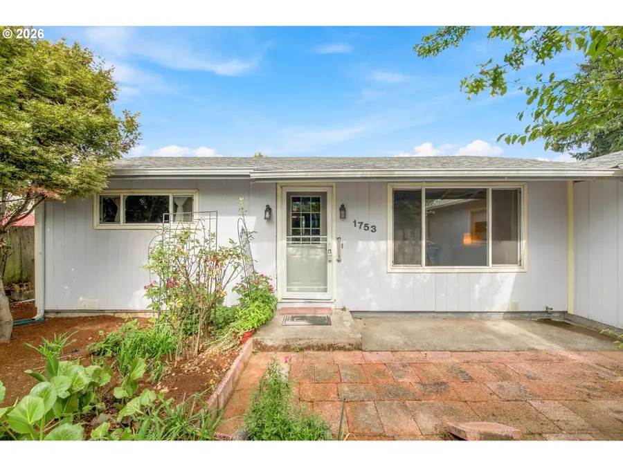 1753 Elkay Dr, Eugene, OR 97404 - #3
