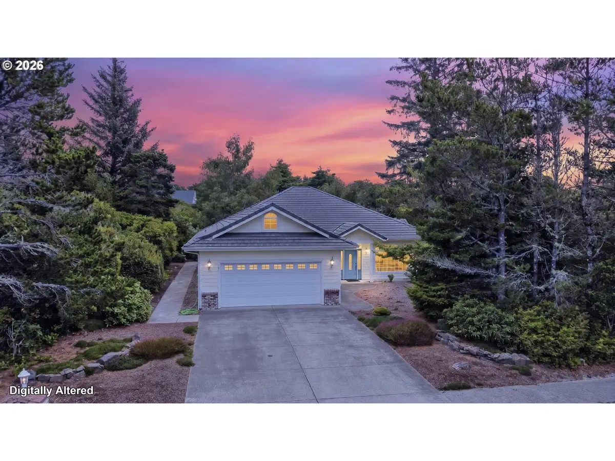 131 Shoreline Dr, Florence, OR 97439 - #1