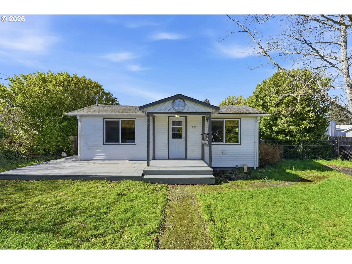 856 Augustine Ave, Coos Bay, OR 97420 - #1