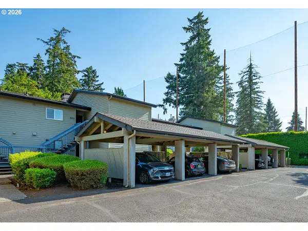 303 Country Club Rd, Eugene, OR 97401