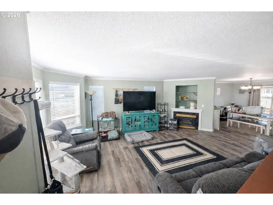 202 NE Rifle Range St #6, Roseburg, OR 97470 - #3