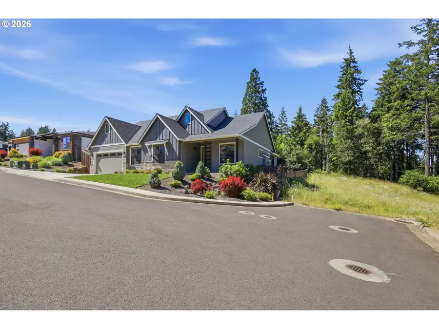 2153 Majestic Pl, Eugene, OR 97403 - #2