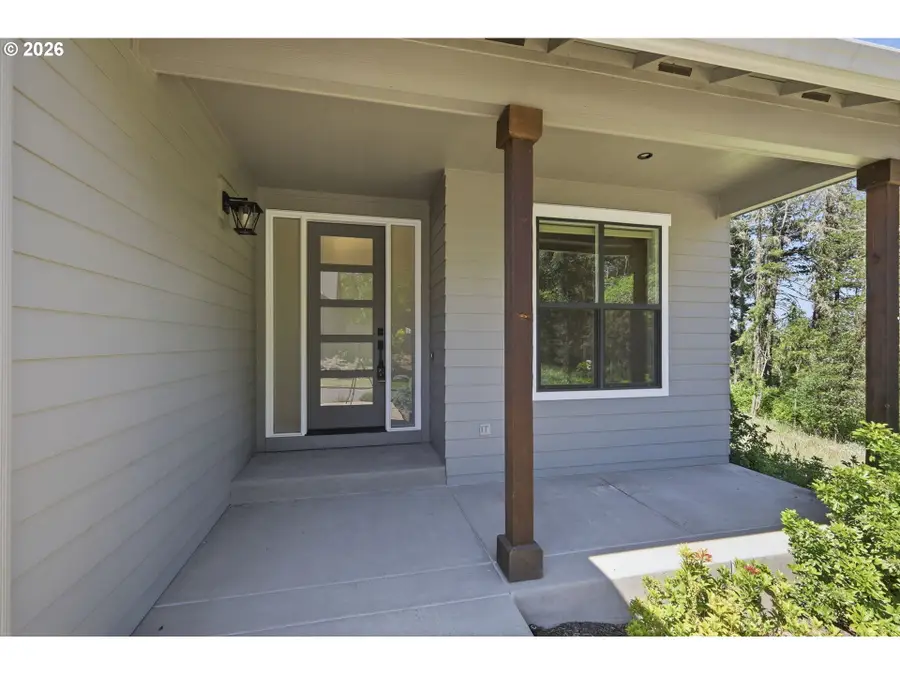 2153 Majestic Pl, Eugene, OR 97403 - #3
