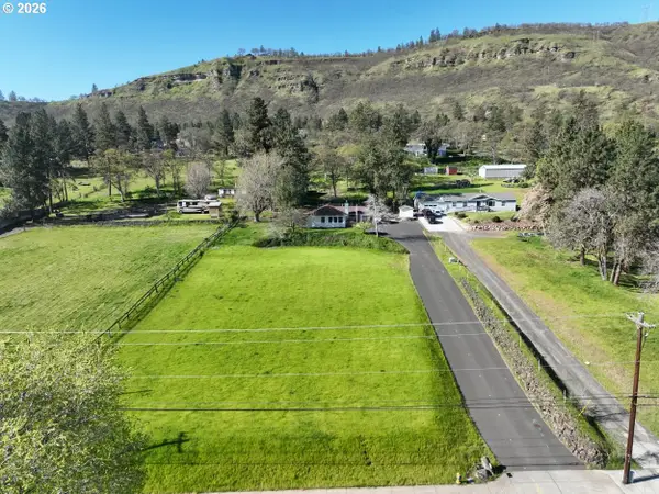 W 10th St, TheDalles, OR 97058