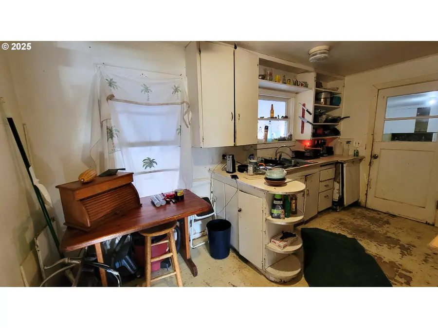 1140 E Chamberlain Ave, Cottage Grove, OR 97424 - Image #3