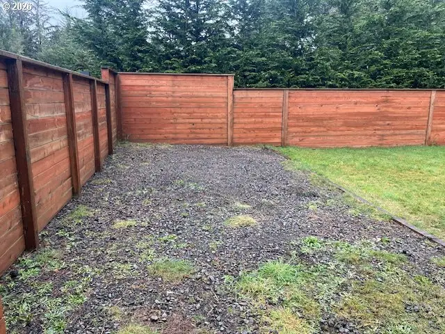 5147 Hilltop Dr, Florence, OR 97439 - #3
