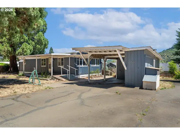 600 SE Edgewood St, Winston, OR 97496