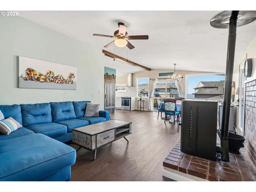 1214 Moore St, Brookings, OR 97415 - #3