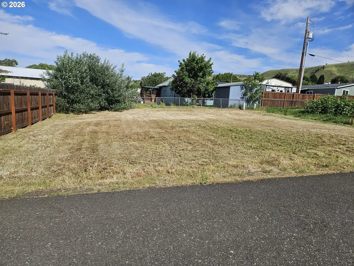 0 E 12th St #3, The Dalles, OR 97058 - #1