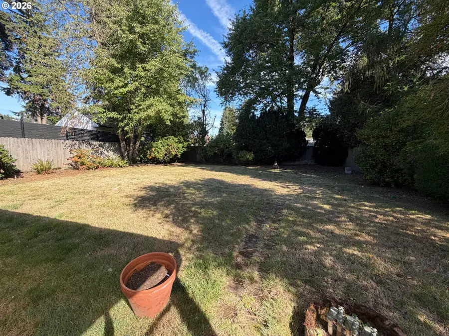 10235 NE Thompson St, Portland, OR 97220 - #2