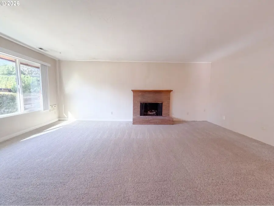 10235 NE Thompson St, Portland, OR 97220 - #3
