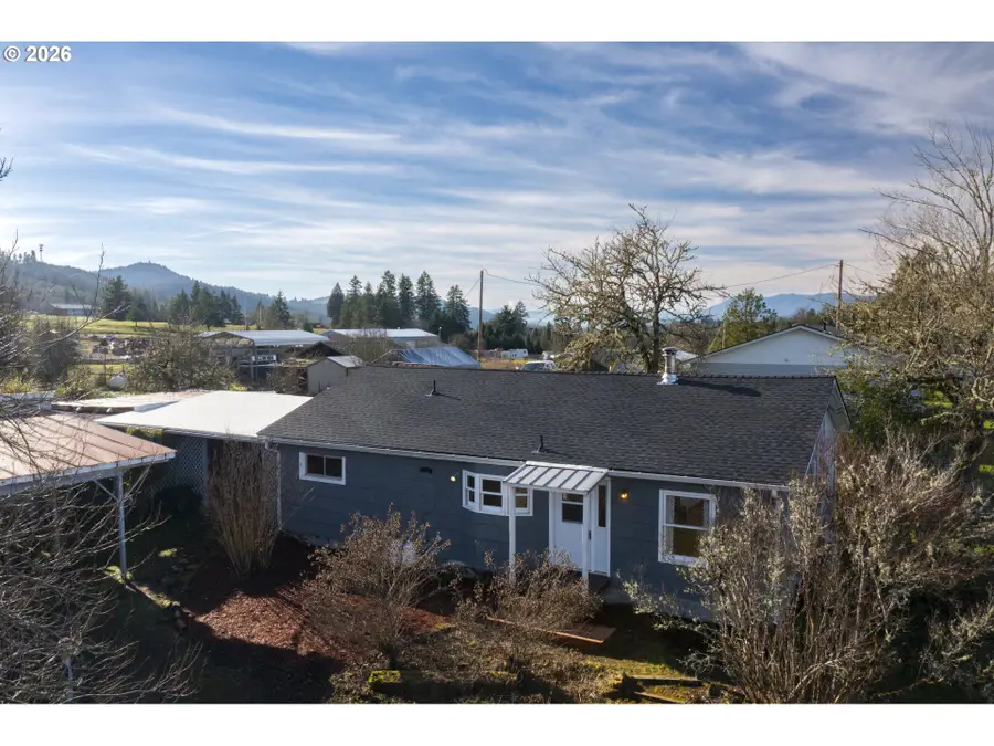 233 Crowsfoot Rd, Oakland, OR 97462 - Image #2
