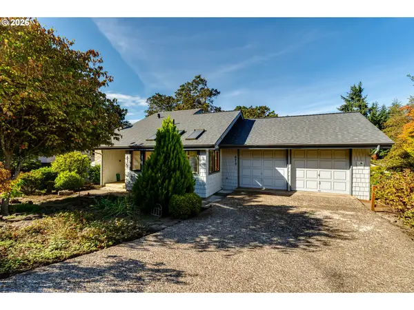 670 Woodcrest Dr, Springfield, OR 97477
