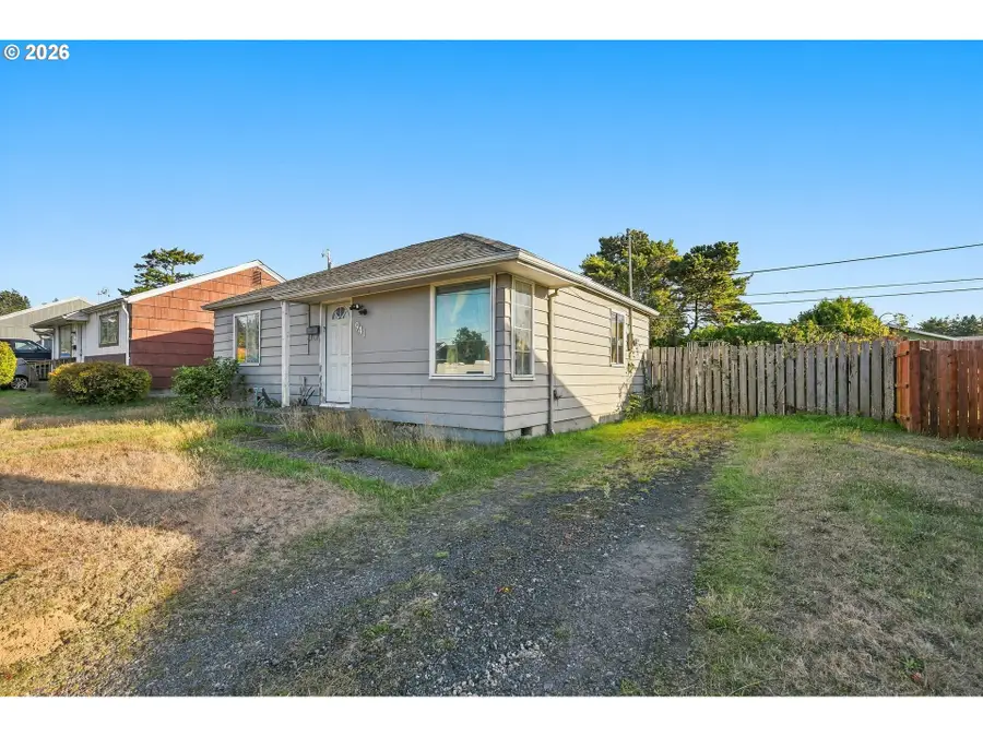 941 Pacific Ave, Coos Bay, OR 97420 - #2